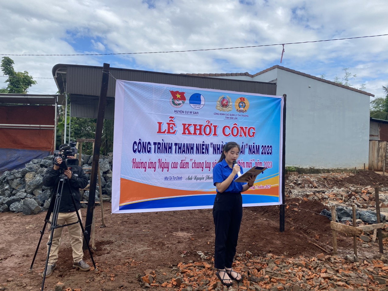 Lễ khởi công nhà nhân ái